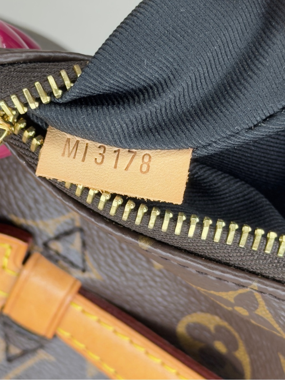 Louis Vuitton Monogram Classic OG Bumbag MM Excellent Condition Authentic! RARE! - Picture 16 of 16